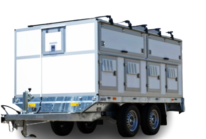 Aufsatzboxen auf Plattformanhänger